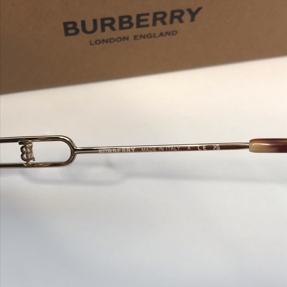 New authentic BURBERRY Women's Sunglasses, BE3128 - Picture 11 of 16